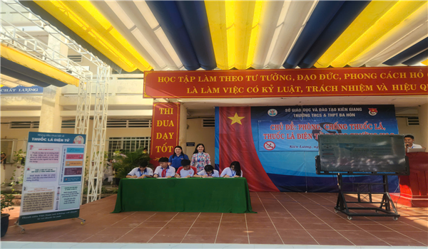 TRƯỜNG THCS&THPT BA HÒN TỔ CHỨC TUYÊN TRUYỀN VỀ PHÒNG CHỐNG THUỐC LÁ, THUỐC LÁ ĐIỆN TỬ CHO HƠN 1600 HỌC SINH.